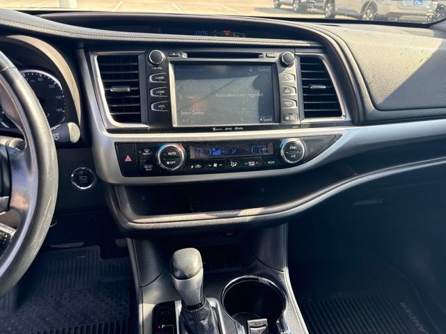 Thumbnail: 2017 Toyota Highlander - 11
