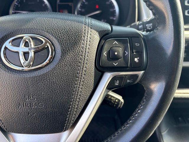 Thumbnail: 2017 Toyota Highlander - 20