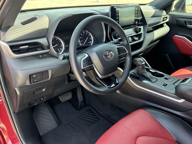Thumbnail: 2022 Toyota Highlander - 2