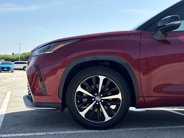Thumbnail: 2022 Toyota Highlander - 8