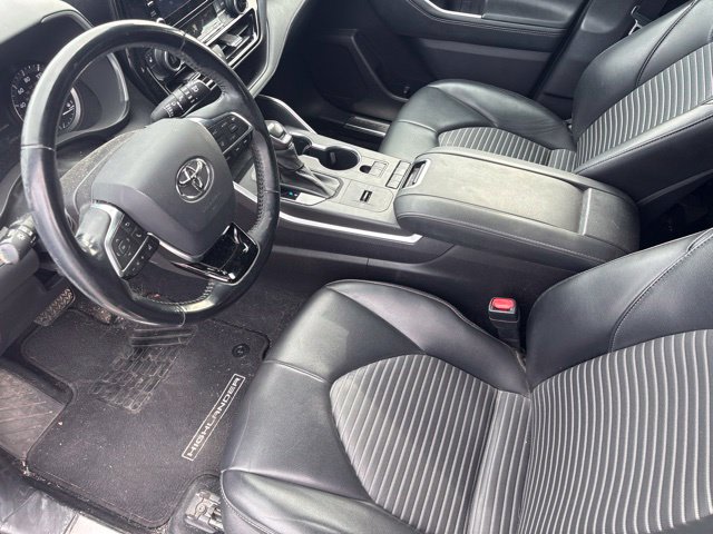 Thumbnail: 2021 Toyota Highlander - 8
