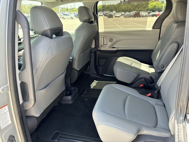 Thumbnail: 2021 Toyota Sienna - 12