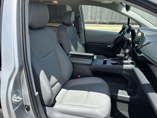 Thumbnail: 2021 Toyota Sienna - 32