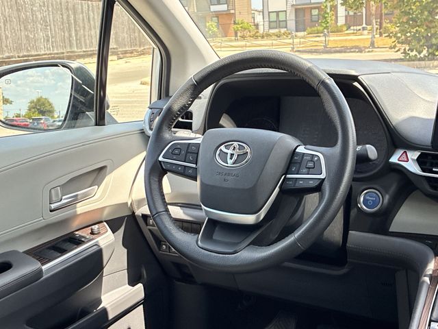 Thumbnail: 2021 Toyota Sienna - 13