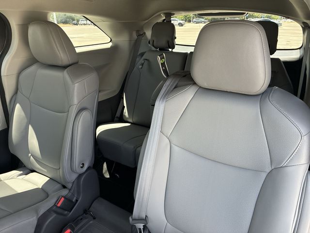 Thumbnail: 2021 Toyota Sienna - 28
