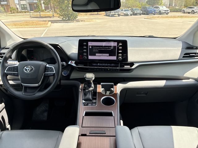 Thumbnail: 2021 Toyota Sienna - 9