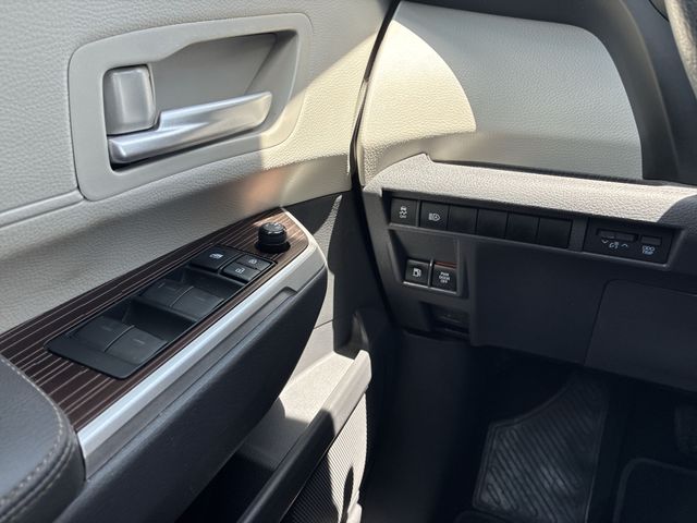 Thumbnail: 2021 Toyota Sienna - 41