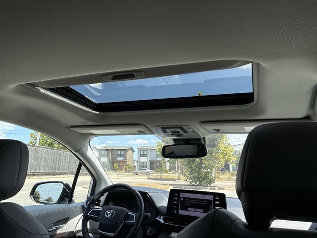 Thumbnail: 2021 Toyota Sienna - 31
