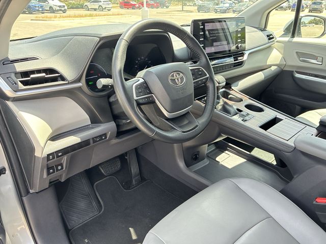 Thumbnail: 2021 Toyota Sienna - 2