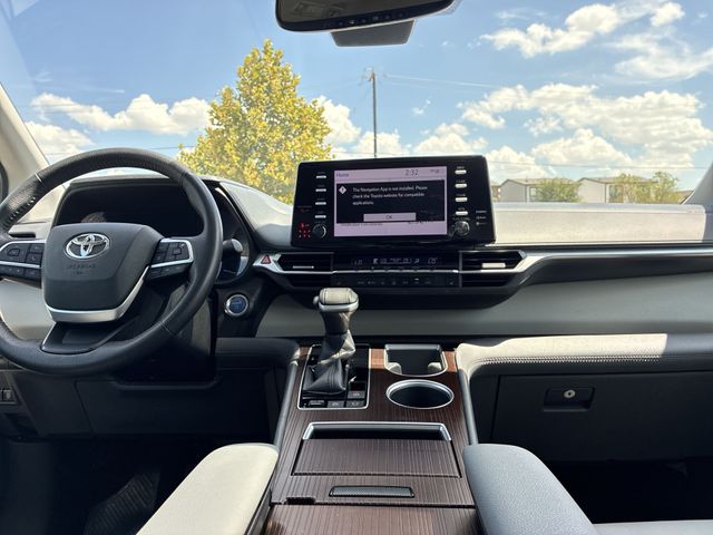 Thumbnail: 2021 Toyota Sienna - 14