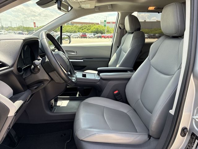 Thumbnail: 2021 Toyota Sienna - 10