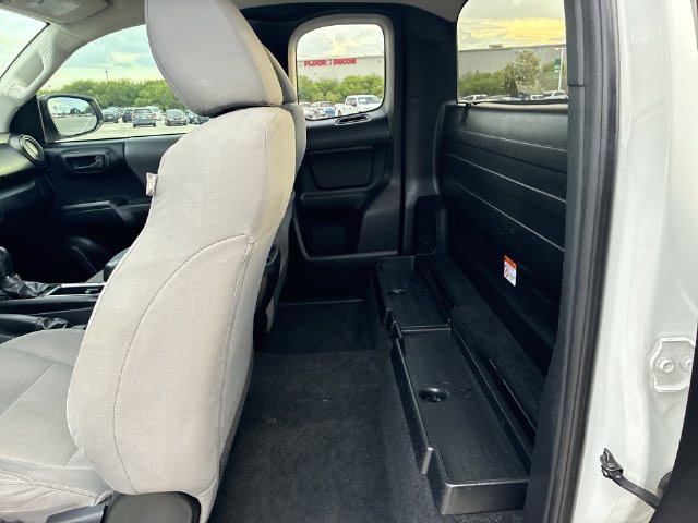 Thumbnail: 2019 Toyota Tacoma - 12