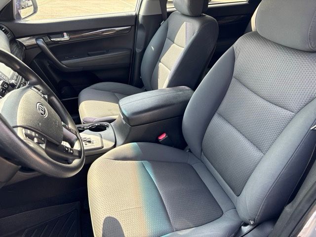 Thumbnail: 2013 Kia Sorento - 9