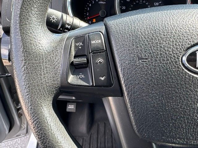 Thumbnail: 2013 Kia Sorento - 19