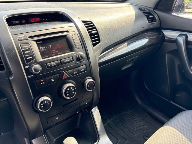 Thumbnail: 2013 Kia Sorento - 24