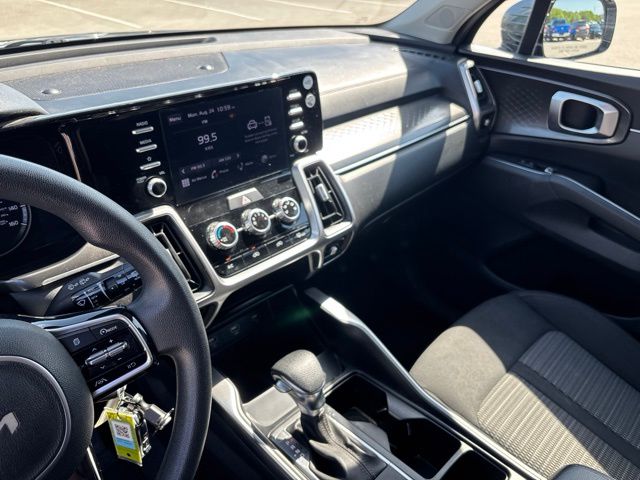 Thumbnail: 2022 Kia Sorento - 8