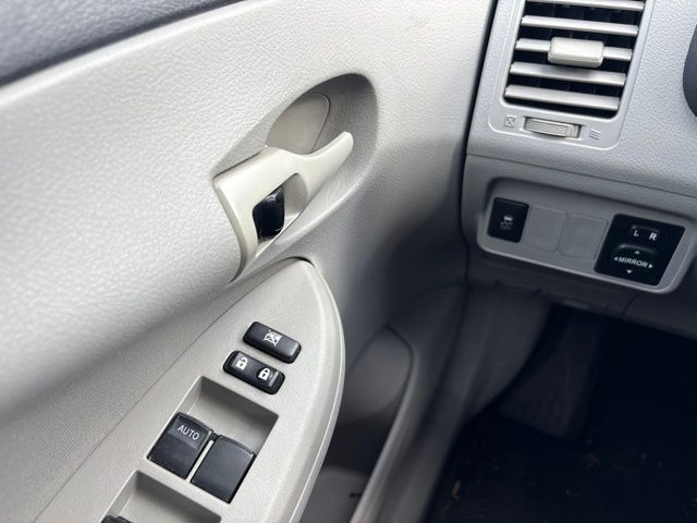 Thumbnail: 2012 Toyota Corolla - 23