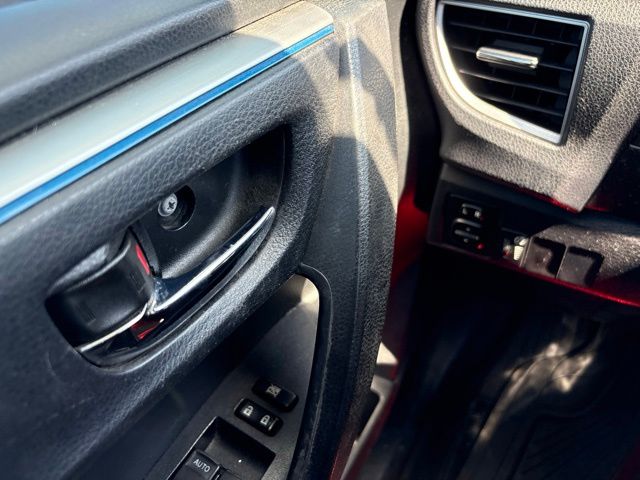Thumbnail: 2015 Toyota Corolla - 26