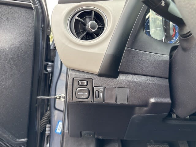 Thumbnail: 2019 Toyota Corolla - 18