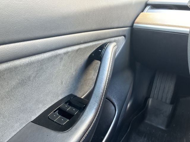 Thumbnail: 2019 Tesla Model 3 - 40