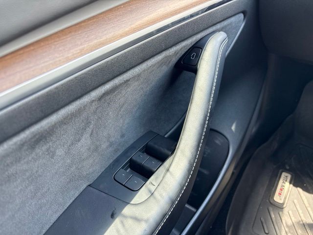 Thumbnail: 2023 Tesla Model 3 - 22