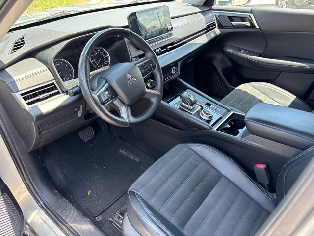 Thumbnail: 2024 Mitsubishi Outlander - 2