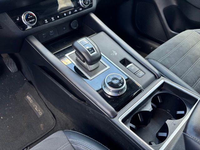 Thumbnail: 2024 Mitsubishi Outlander - 10