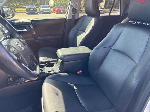 Thumbnail: 2020 Toyota 4Runner - 10