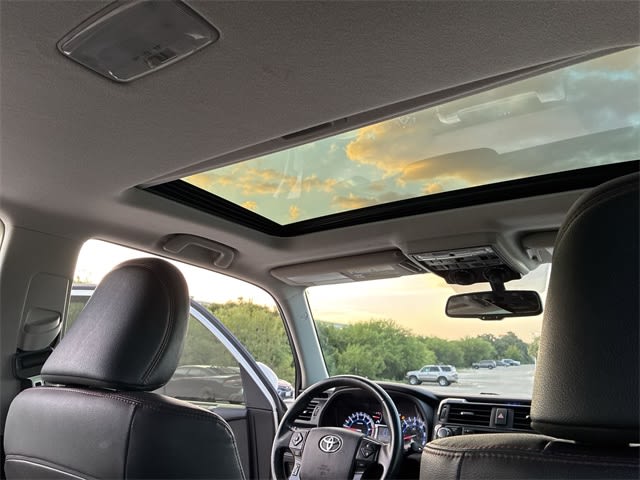 Thumbnail: 2019 Toyota 4Runner - 30