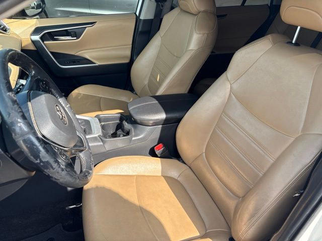 Thumbnail: 2019 Toyota RAV4 - 9
