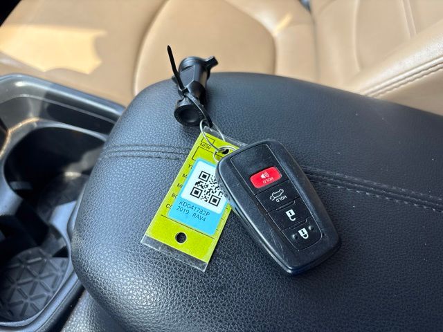 Thumbnail: 2019 Toyota RAV4 - 14