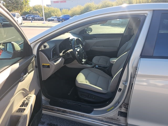 Thumbnail: 2017 Hyundai Elantra - 17