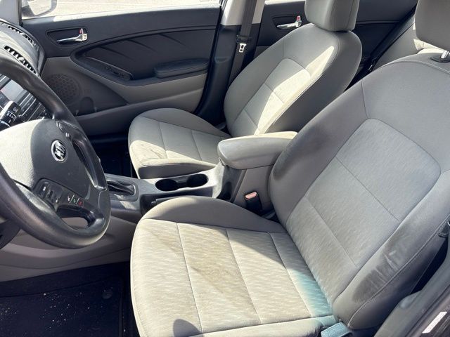 Thumbnail: 2016 Kia Forte - 9