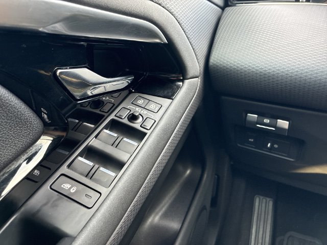 Thumbnail: 2023 Land Rover Range Rover Evoque - 41