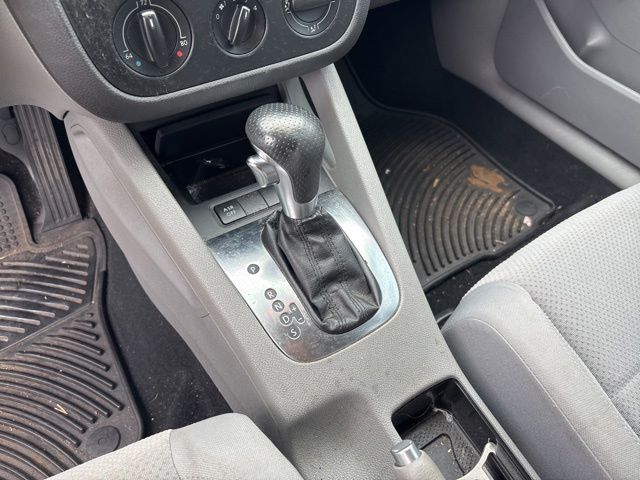 Thumbnail: 2007 Volkswagen Rabbit - 12