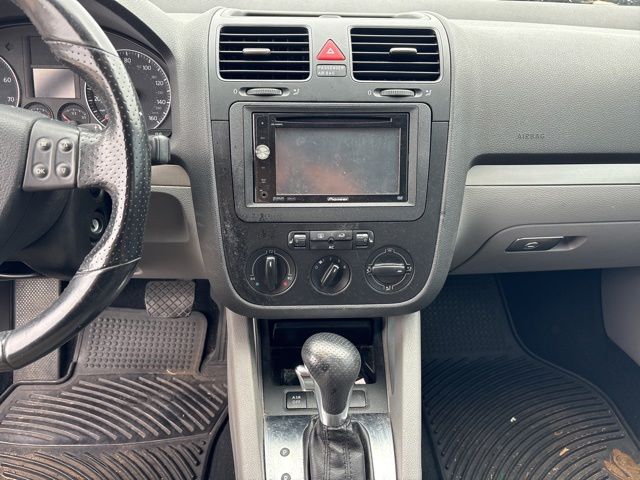 Thumbnail: 2007 Volkswagen Rabbit - 11