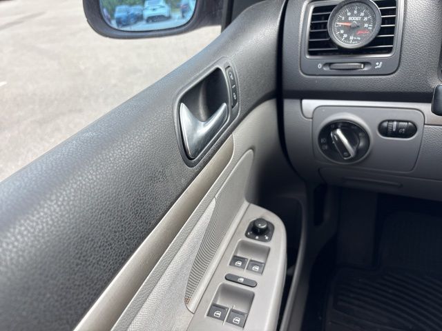 Thumbnail: 2007 Volkswagen Rabbit - 25
