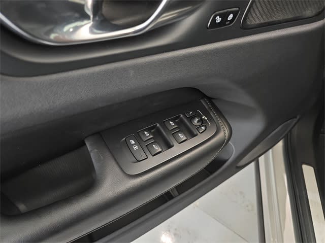 2022 Volvo XC60 B5 Inscription 40