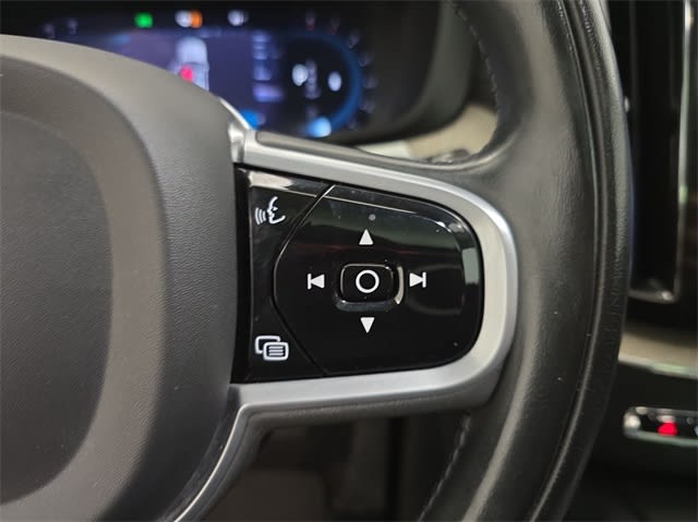 2022 Volvo XC60 B5 Inscription 33