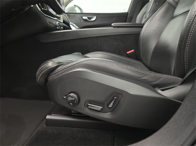 2022 Volvo XC60 B5 Inscription 27