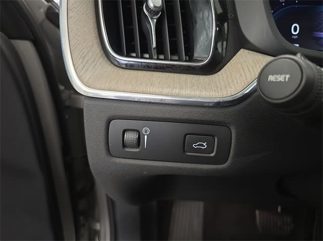 2022 Volvo XC60 B5 Inscription 41