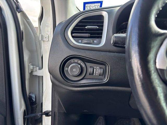 Thumbnail: 2019 Jeep Renegade - 20