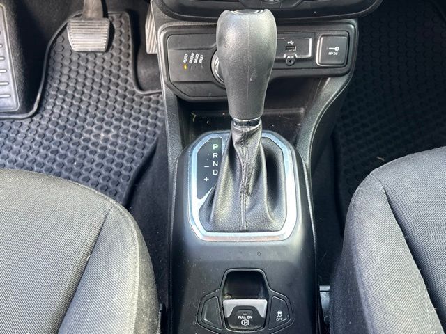 Thumbnail: 2019 Jeep Renegade - 25