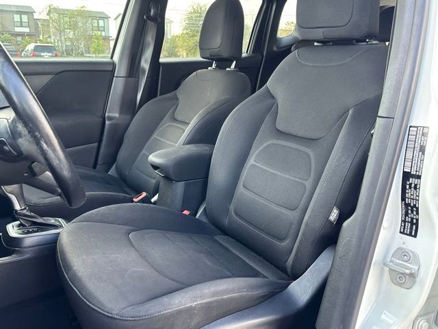 Thumbnail: 2019 Jeep Renegade - 9