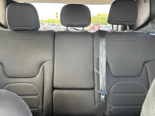 Thumbnail: 2019 Jeep Renegade - 10