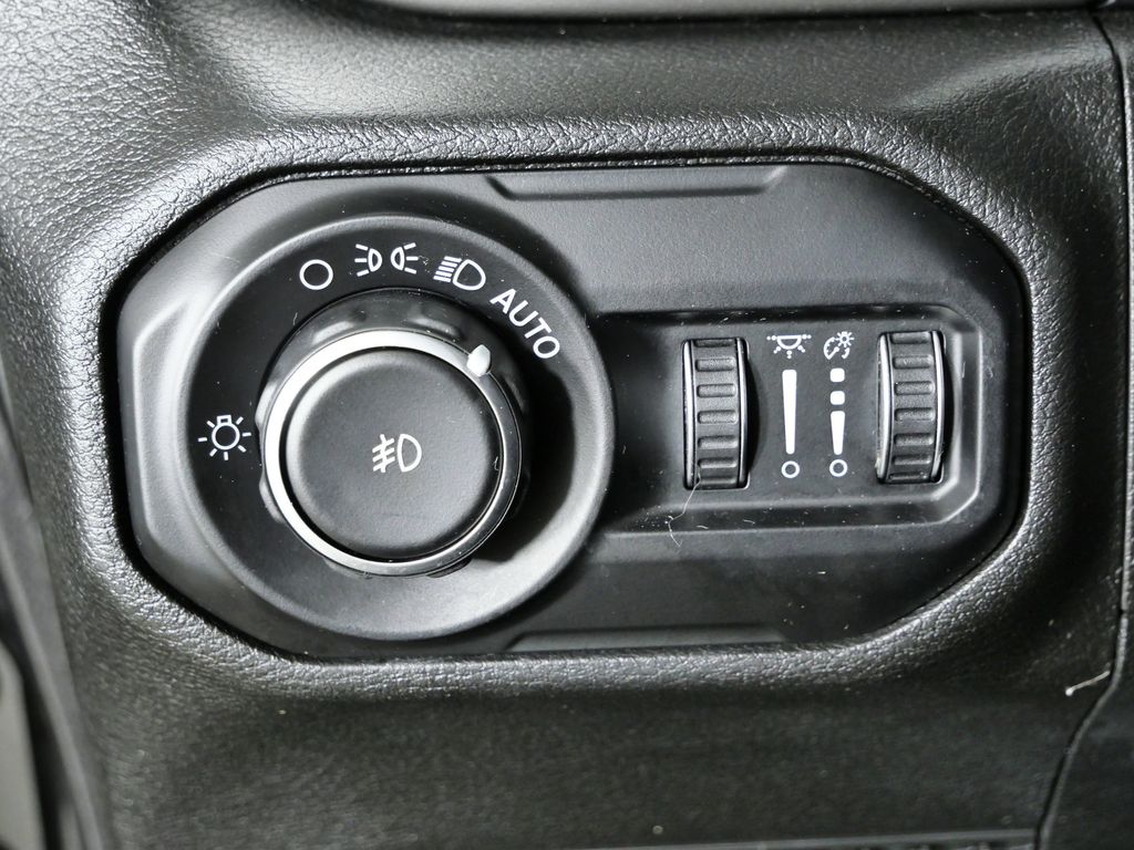 Thumbnail: 2020 Jeep Wrangler - 39