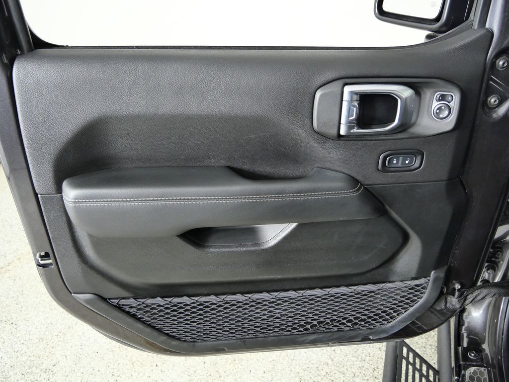 Thumbnail: 2020 Jeep Wrangler - 33