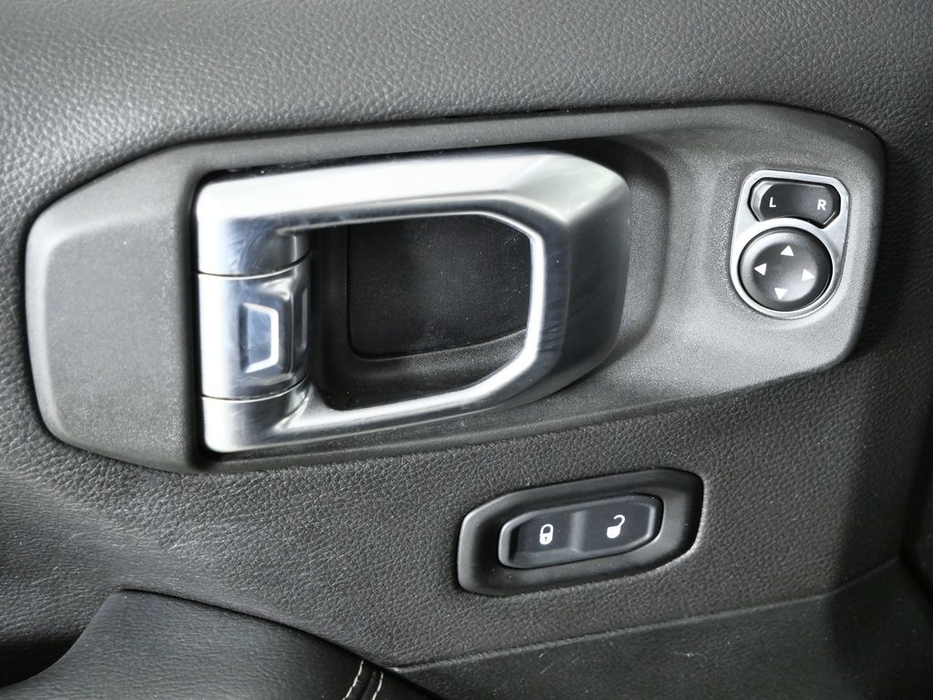 Thumbnail: 2020 Jeep Wrangler - 36