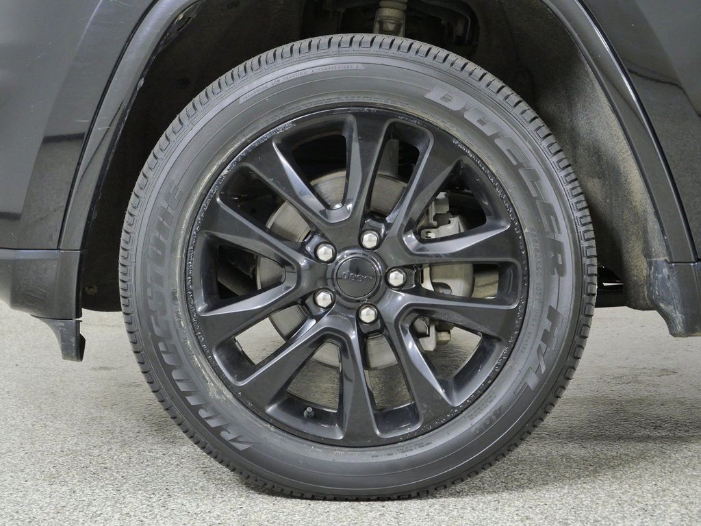 Thumbnail: 2019 Jeep Grand Cherokee - 24