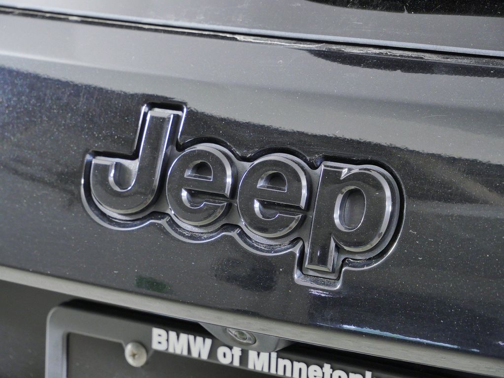 Thumbnail: 2019 Jeep Grand Cherokee - 7